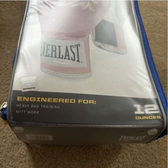 Everlast 12 Ounce Wrist Strap Training Gloves *Open Package* - Picture 2 of 8